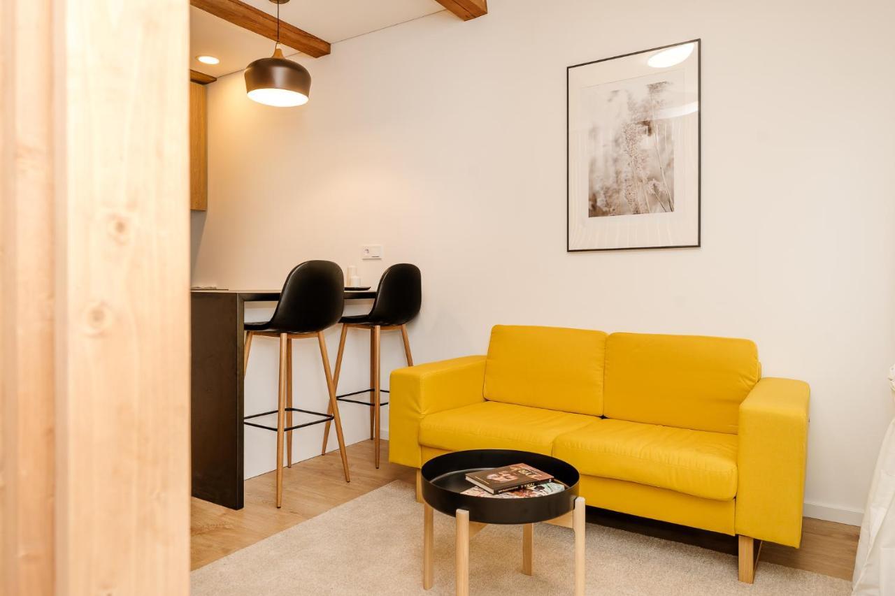 Lovely With Free Parking Space In The Charming Area Of