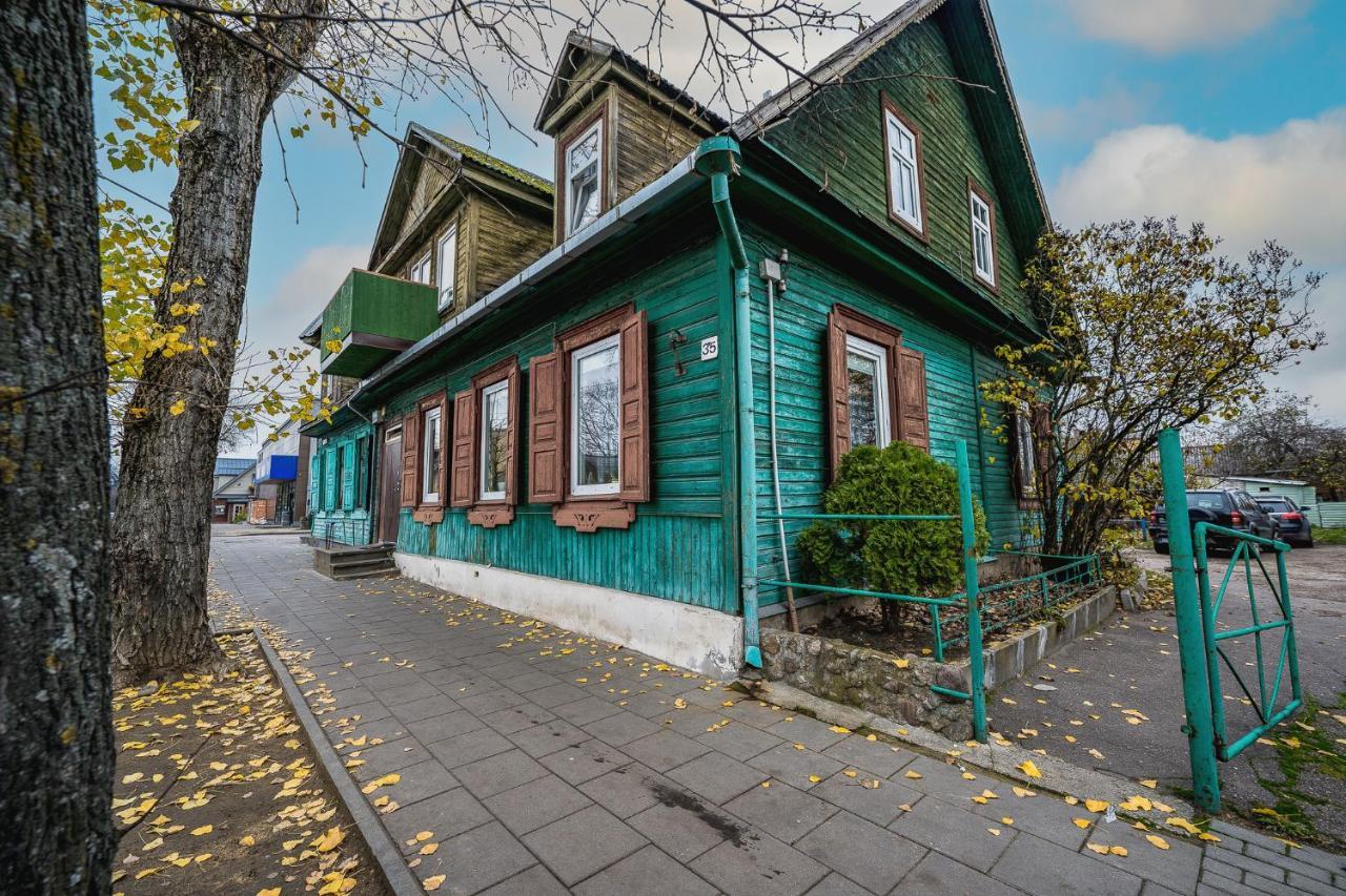 Lovely With Free Parking Space In The Charming Area Of *
